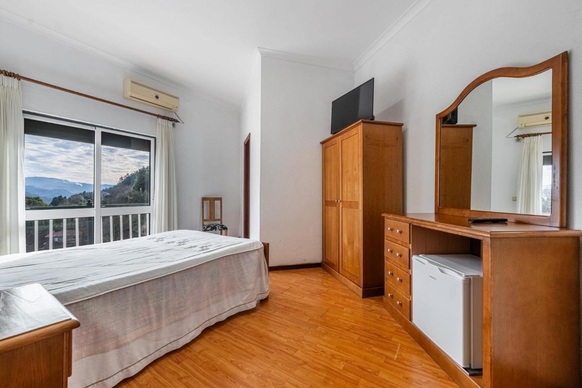 O Pimpao Hotel Geres Eksteriør billede
